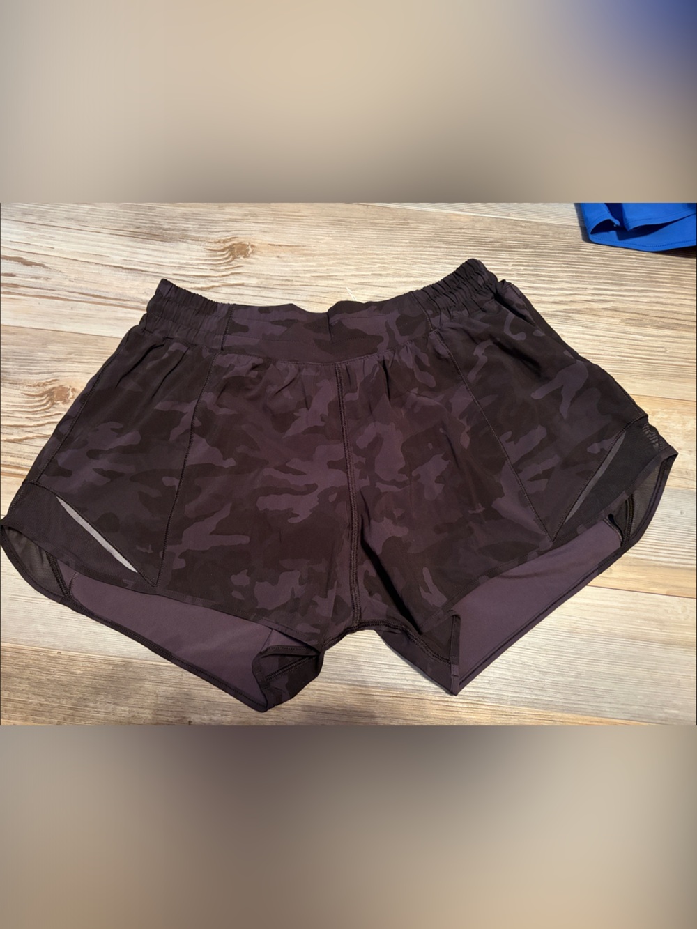 Lululemon Hotty Hot Shorts 4”, size 10 tall black camo